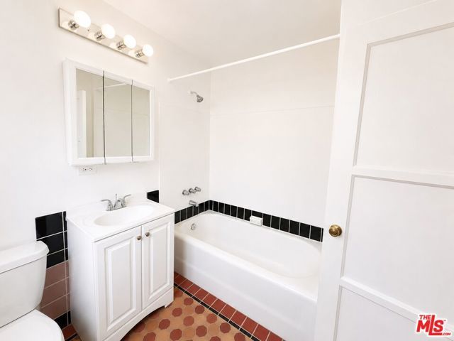 634 S Gramercy Place 403, Los Angeles, CA 90005