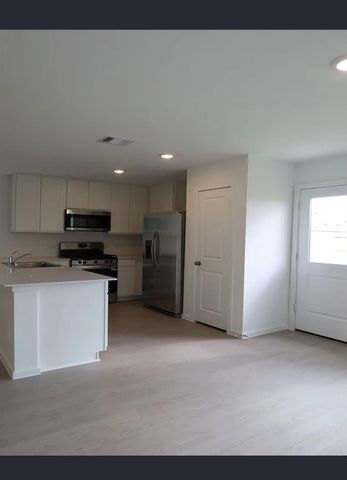 5122 Red Drum Drive, Baytown, TX 77521