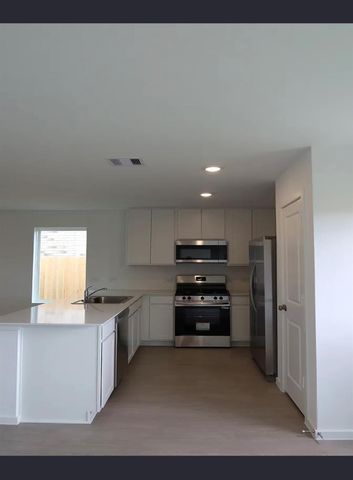 5122 Red Drum Drive, Baytown, TX 77521