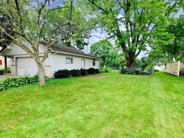 1231 School DRIVE, Waukesha, WI 53189
