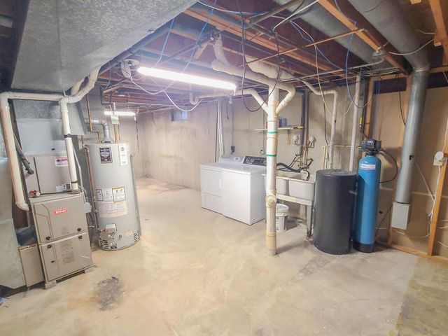 1231 School DRIVE, Waukesha, WI 53189