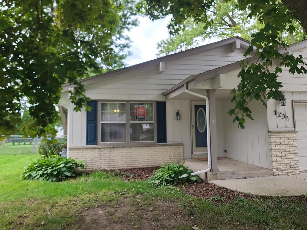 1231 School DRIVE, Waukesha, WI 53189