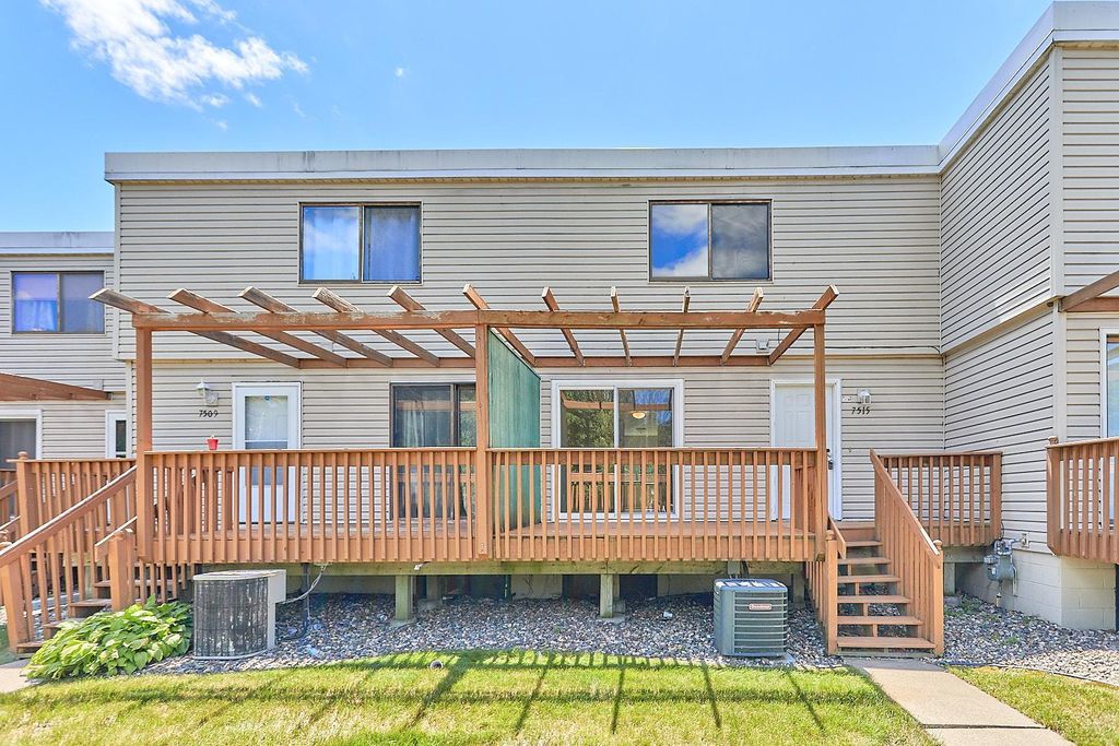 7515 63rd Avenue N, Brooklyn Park, MN 55428