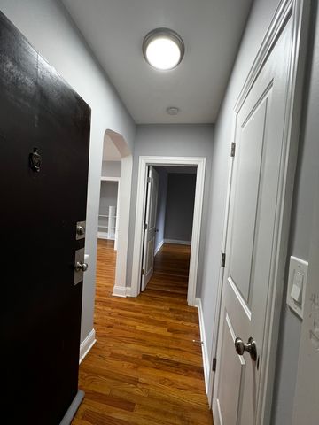 4427 N Seeley Avenue 304, Chicago, IL 60625