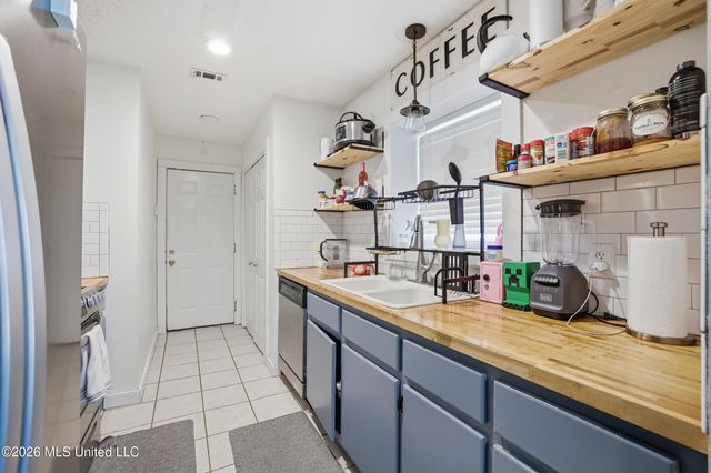 3905 Yosemite Drive, Ocean Springs, MS 39564