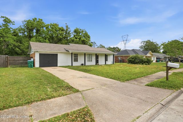 3905 Yosemite Drive, Ocean Springs, MS 39564