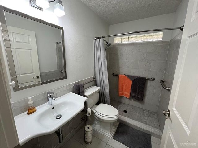 208 Diana Drive, Alamo, TX 78516