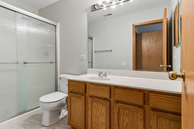 2943 STONEWATER Drive 2943, Naperville, IL 60564