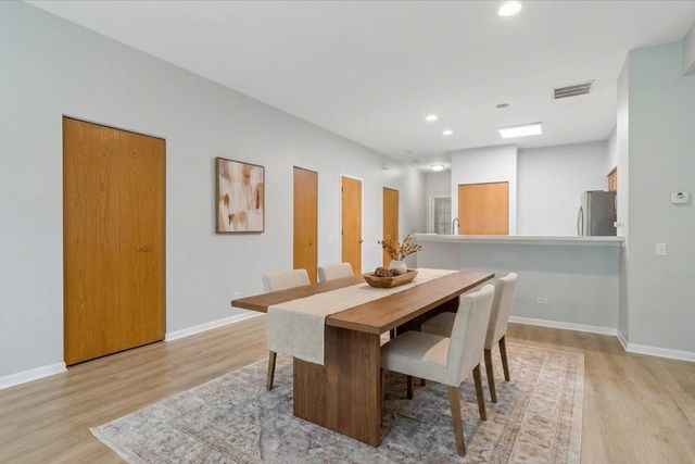 2943 STONEWATER Drive 2943, Naperville, IL 60564