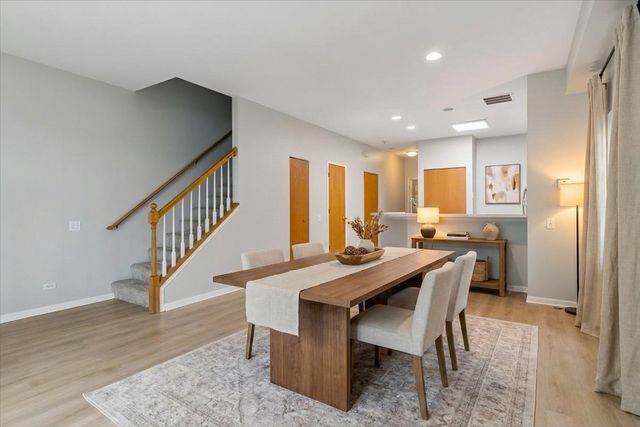 2943 STONEWATER Drive 2943, Naperville, IL 60564