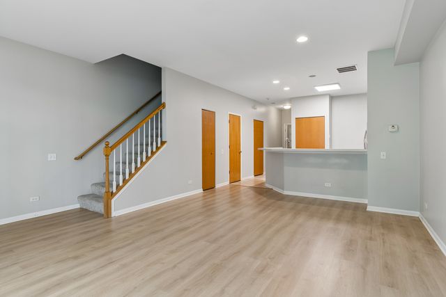 2943 STONEWATER Drive 2943, Naperville, IL 60564