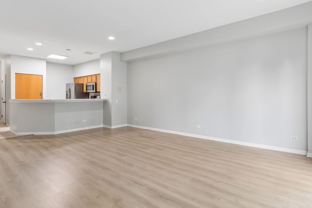 2943 STONEWATER Drive 2943, Naperville, IL 60564