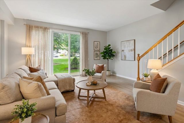 2943 STONEWATER Drive 2943, Naperville, IL 60564