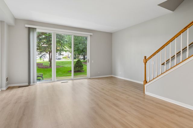 2943 STONEWATER Drive 2943, Naperville, IL 60564