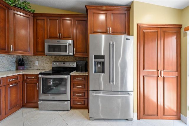 630 Sea Pine Way A, Greenacres, FL 33415