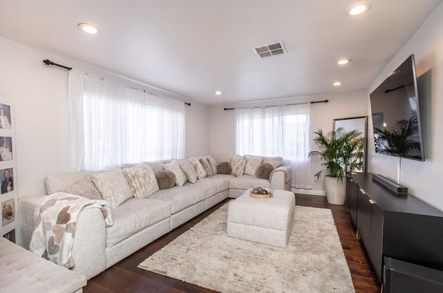 7320 Sahara Ct, Sacramento, CA 95828