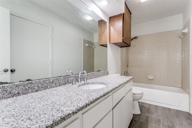 2121 Stone Moss Lane, Grapevine, TX 76051