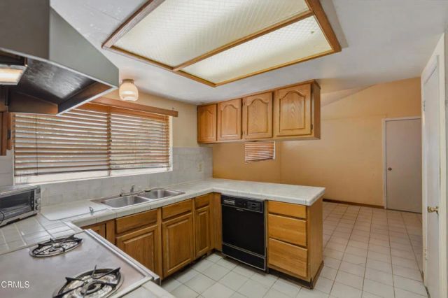 975 E Avenida De Los Arboles, Thousand Oaks, CA 91360