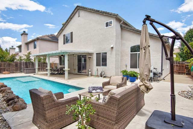 10228 Jenny Lynn Way, Elk Grove, CA 95757