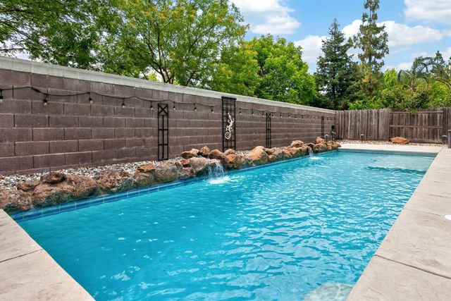 10228 Jenny Lynn Way, Elk Grove, CA 95757