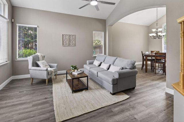 10228 Jenny Lynn Way, Elk Grove, CA 95757