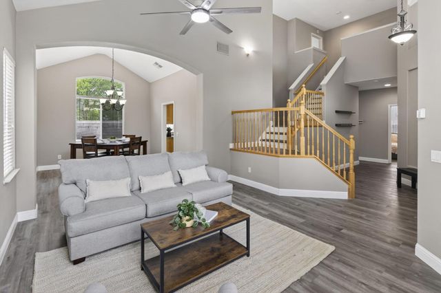 10228 Jenny Lynn Way, Elk Grove, CA 95757