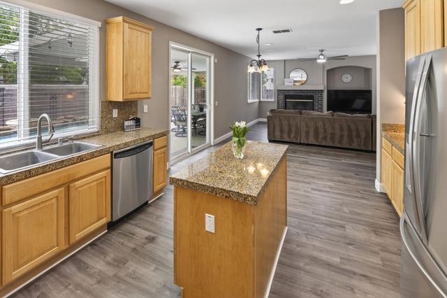 10228 Jenny Lynn Way, Elk Grove, CA 95757