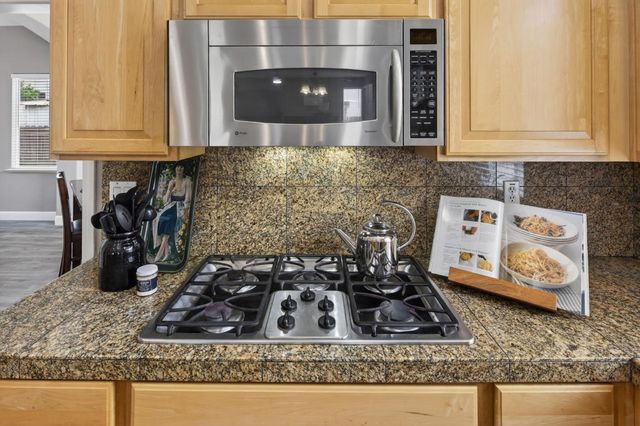 10228 Jenny Lynn Way, Elk Grove, CA 95757