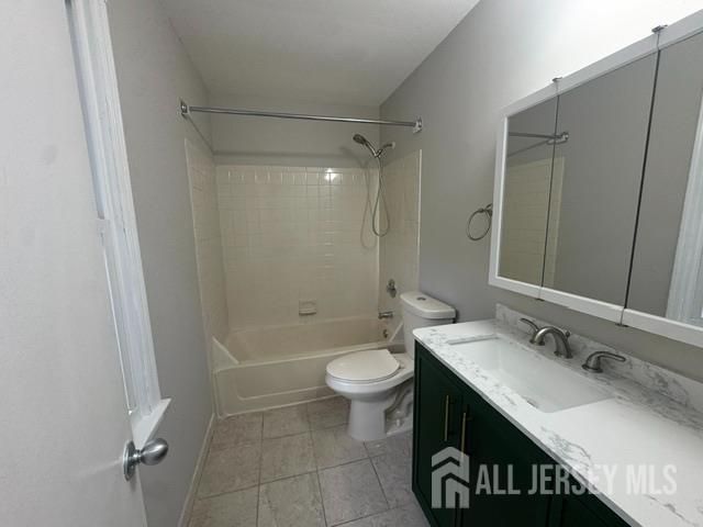 81 Woodmere Drive, Parlin, NJ 08859