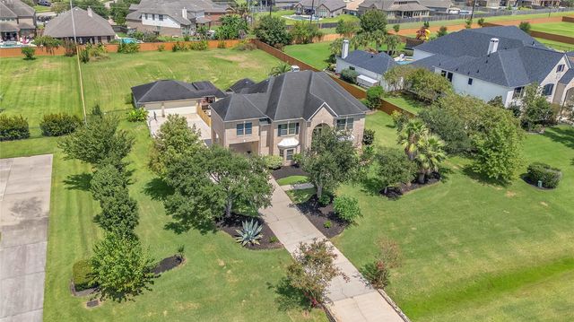3913 Pebble Brook Drive, League City, TX 77573