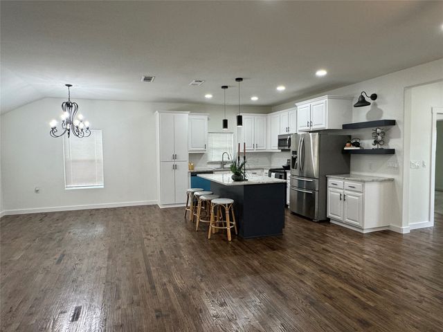 513 W South Street, Whitesboro, TX 76273