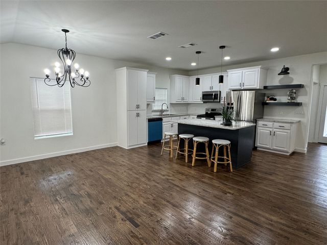 513 W South Street, Whitesboro, TX 76273