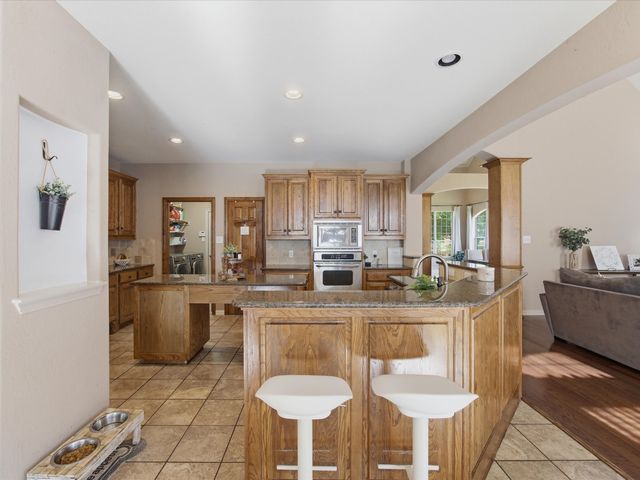 2018 Spring Creek Drive, Midlothian, TX 76065