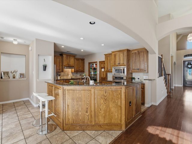 2018 Spring Creek Drive, Midlothian, TX 76065