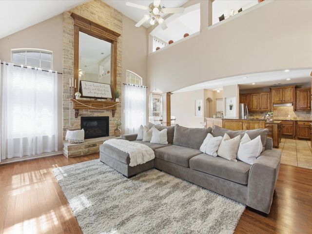 2018 Spring Creek Drive, Midlothian, TX 76065