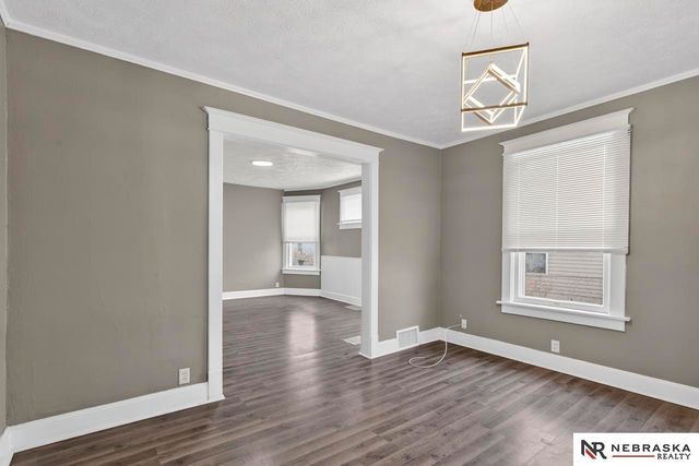 2566 Manderson Street, Omaha, NE 68111