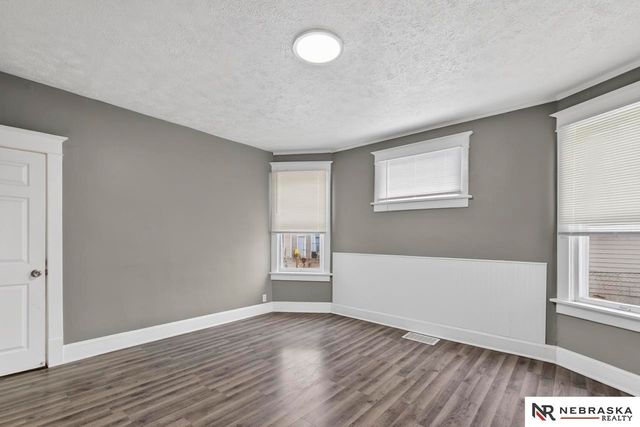 2566 Manderson Street, Omaha, NE 68111