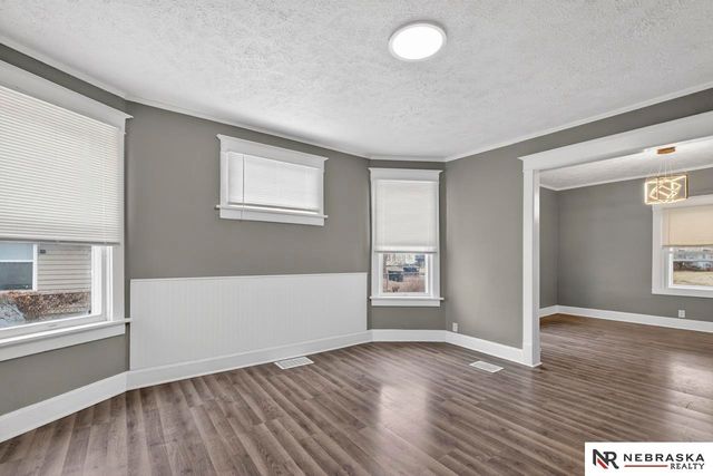 2566 Manderson Street, Omaha, NE 68111