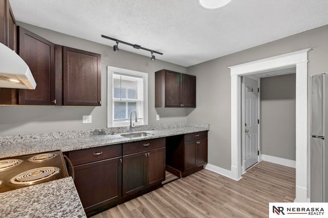 2566 Manderson Street, Omaha, NE 68111