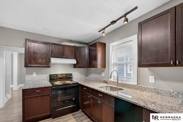 2566 Manderson Street, Omaha, NE 68111