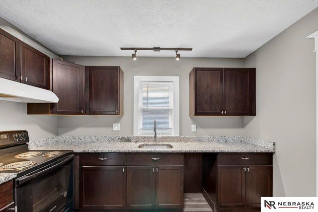 2566 Manderson Street, Omaha, NE 68111