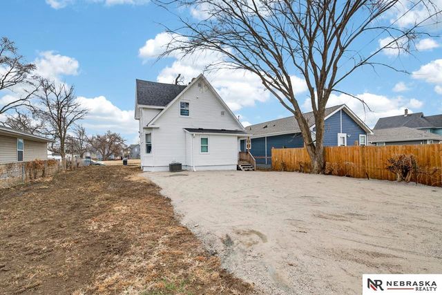 2566 Manderson Street, Omaha, NE 68111