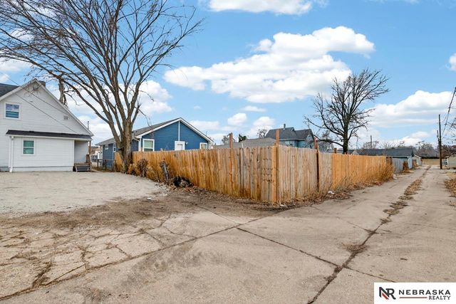 2566 Manderson Street, Omaha, NE 68111