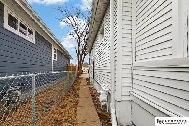 2566 Manderson Street, Omaha, NE 68111