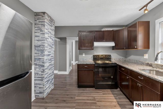 2566 Manderson Street, Omaha, NE 68111