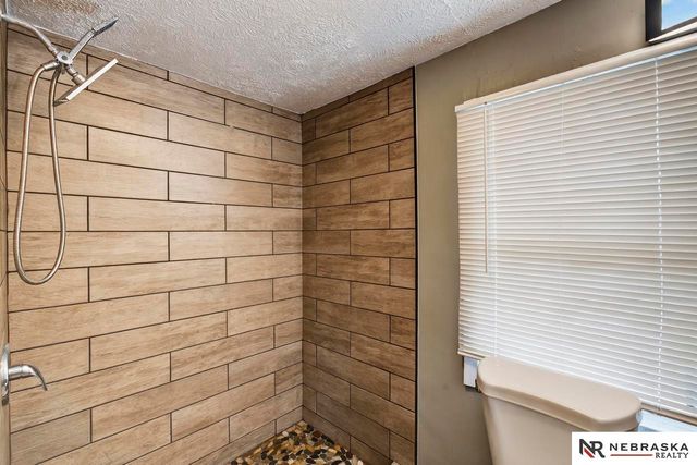 2566 Manderson Street, Omaha, NE 68111