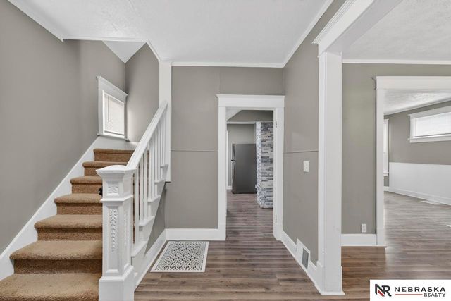 2566 Manderson Street, Omaha, NE 68111