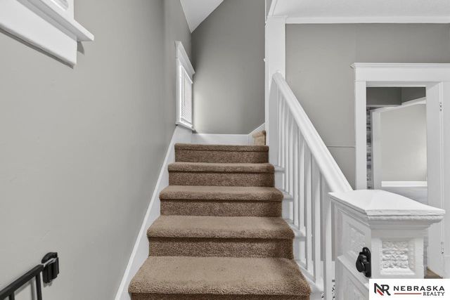 2566 Manderson Street, Omaha, NE 68111