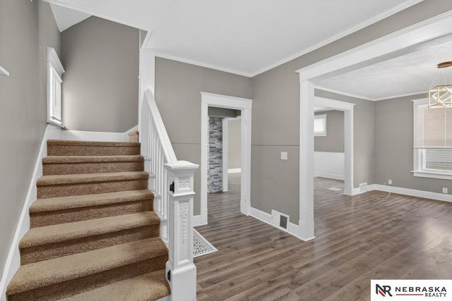 2566 Manderson Street, Omaha, NE 68111