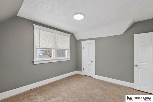 2566 Manderson Street, Omaha, NE 68111